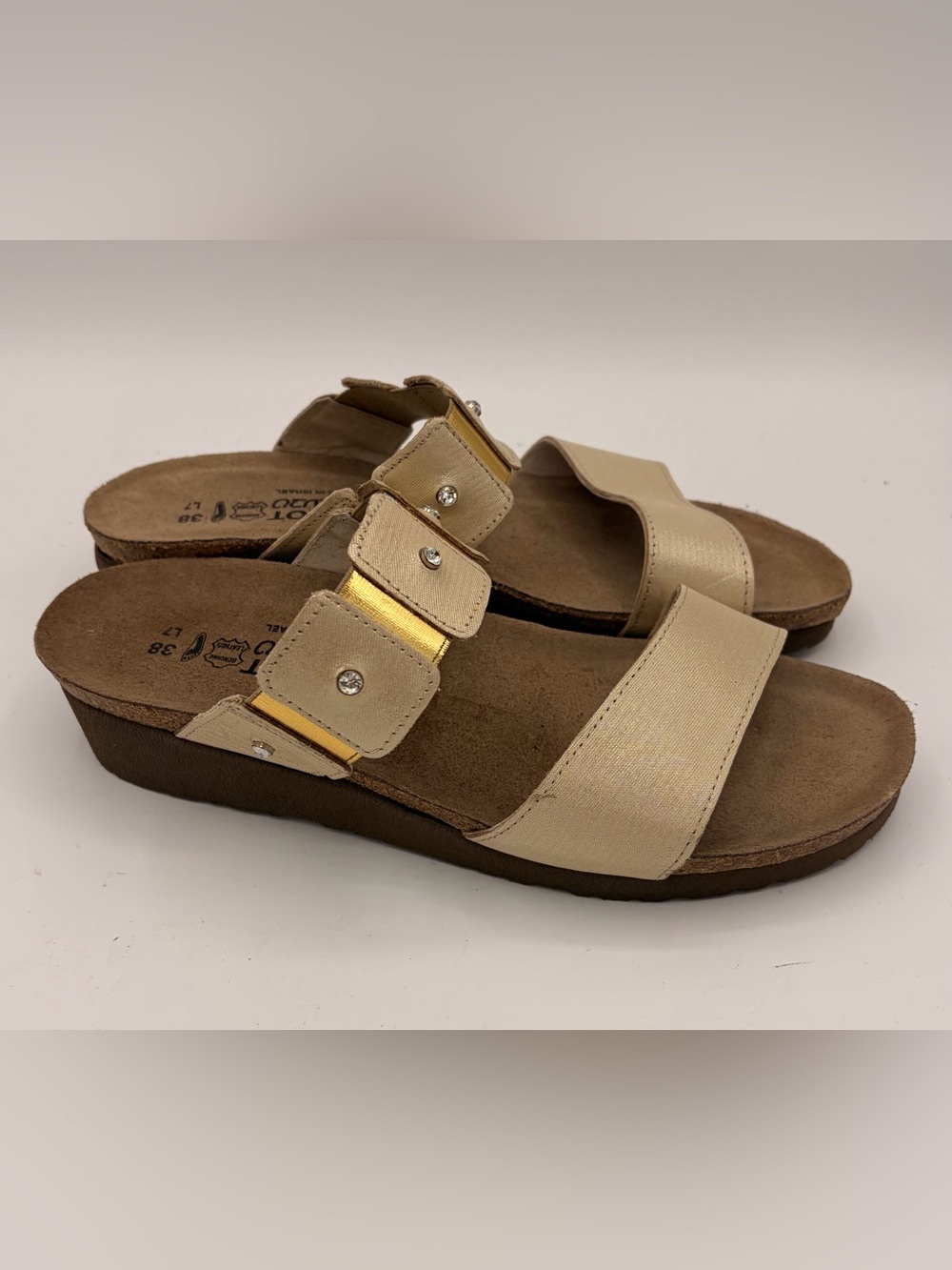 Naot Ashley gold threads leather sandal women’s 7 slip on preppy mature